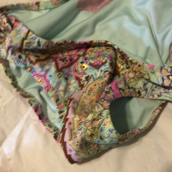 Swimsuit - Picture 4 of 6